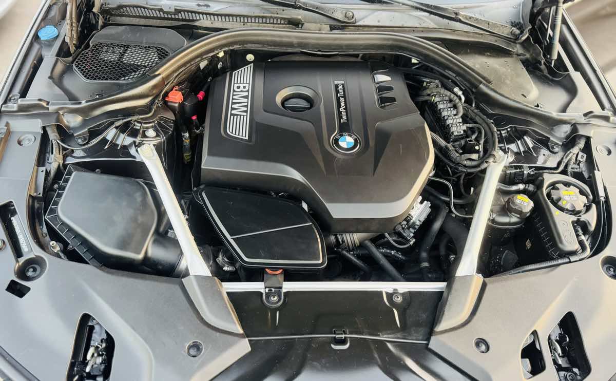 Used 2018 BMW 530i w/ Premium Package image 39