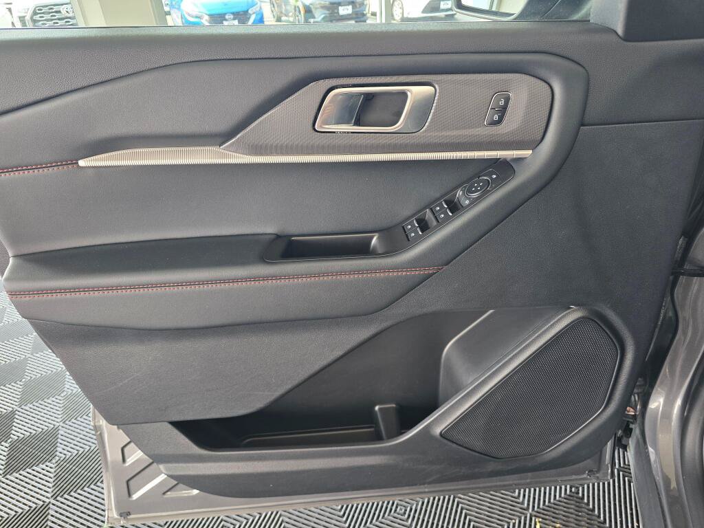Used 2025 Ford Explorer ST-Line AWD/4WD image 30