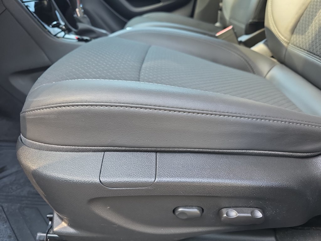 Used 2022 Buick Encore Preferred w/ Safety Package II AWD/4WD image 31