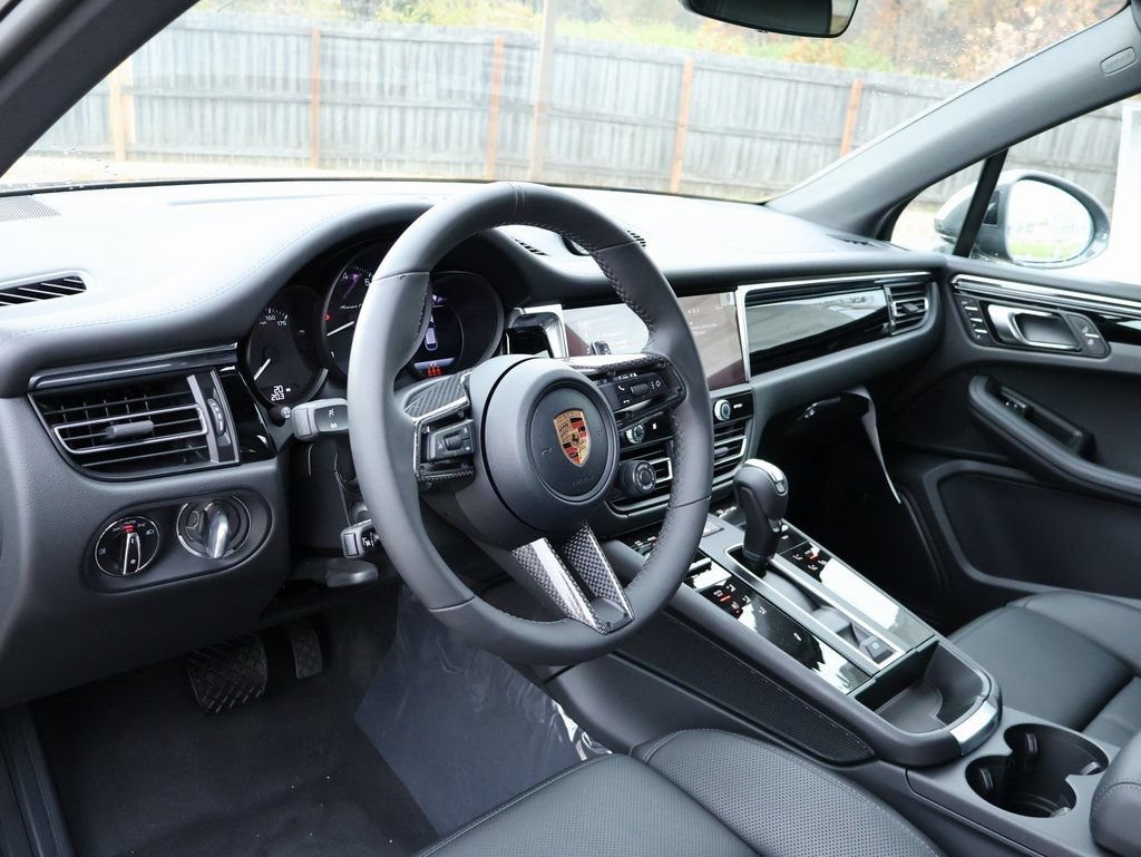 Certified 2026 Porsche Macan Turbo AWD/4WD image 4
