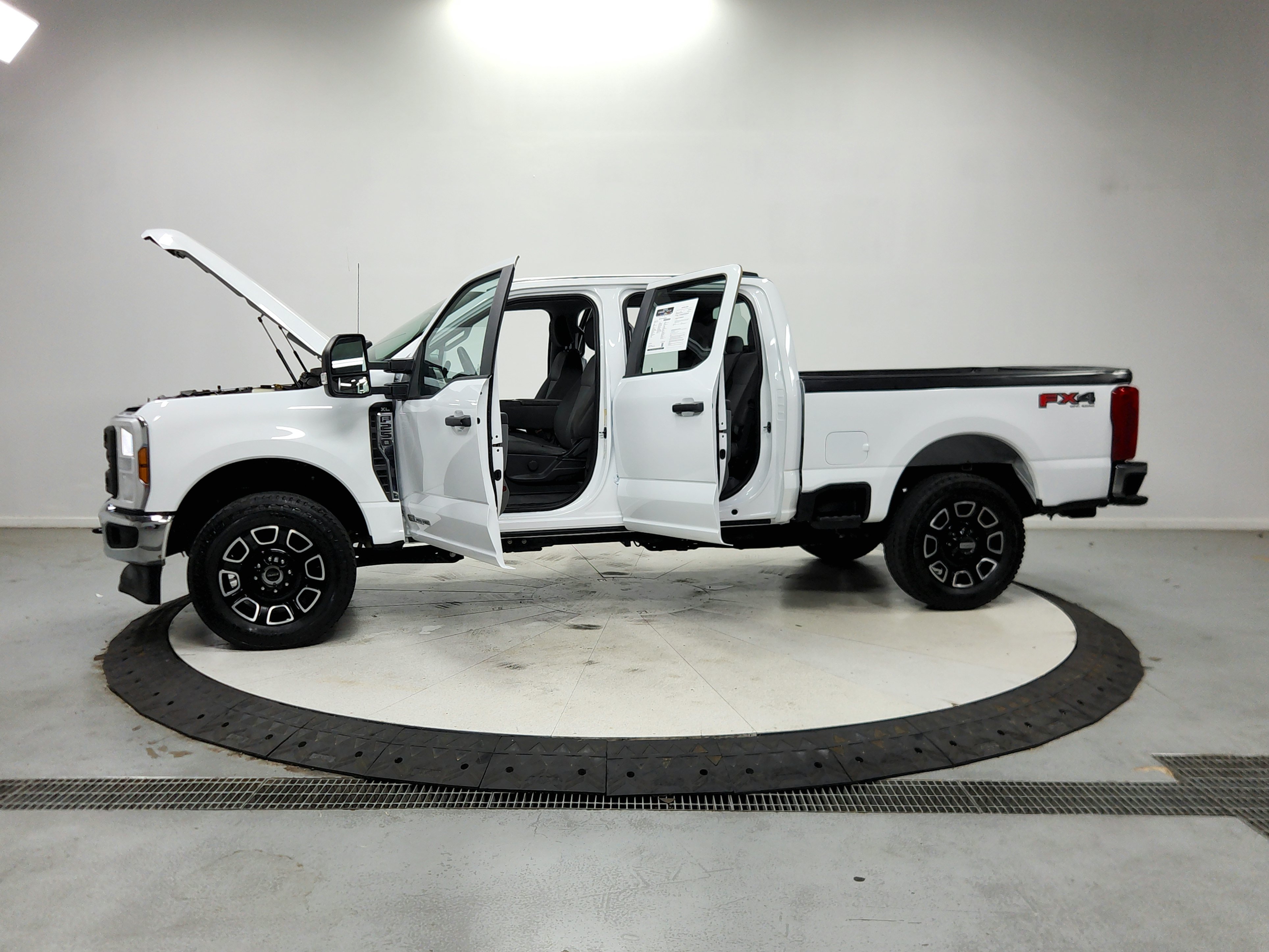 Used 2024 Ford F250 XL w/ FX4 Off-Road Package AWD/4WD image 13