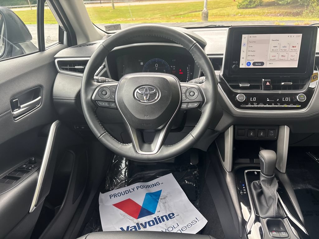 Used 2025 Toyota Corolla Cross XLE FWD image 17