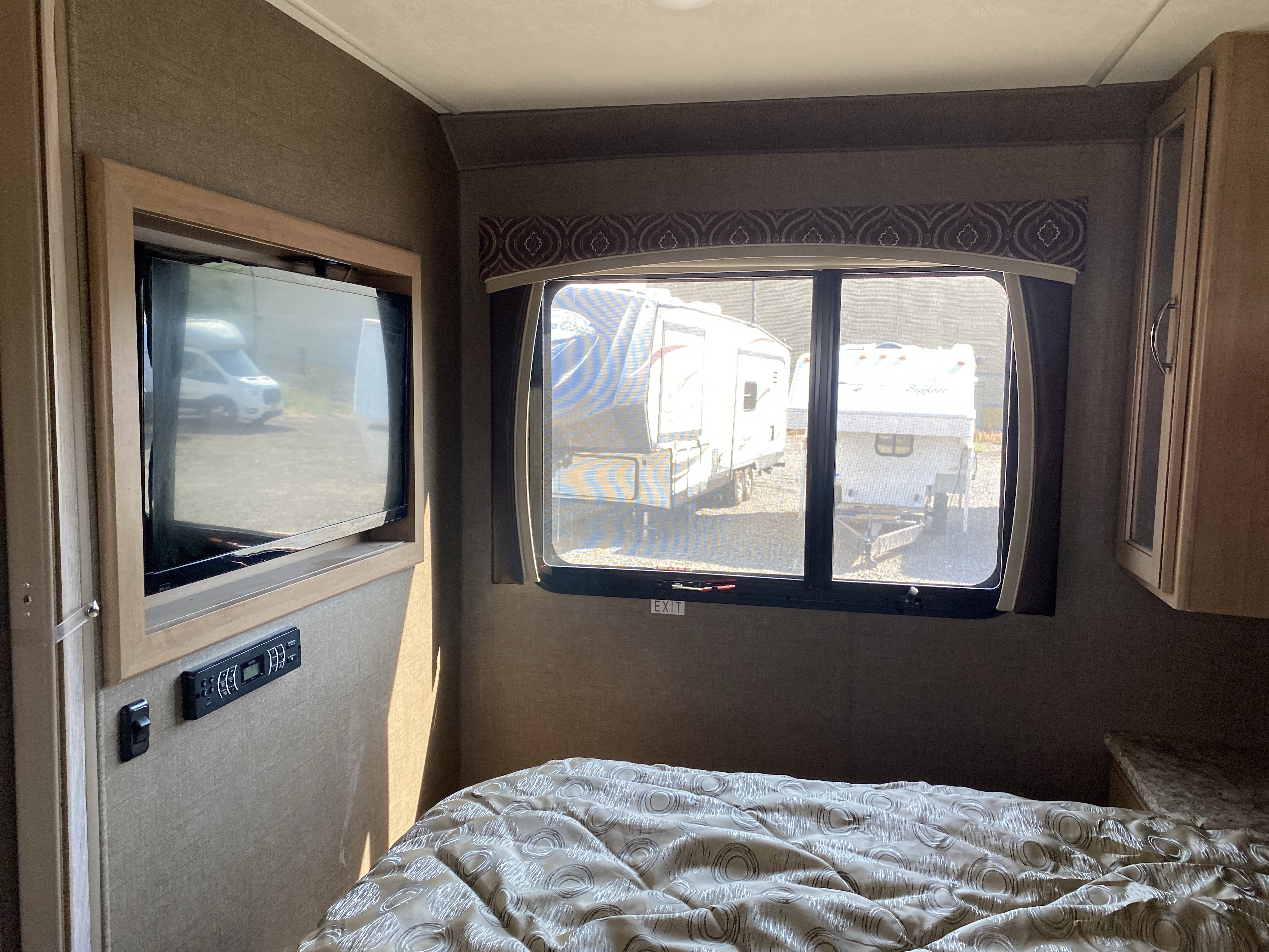 Used 2017 Ford E-450 and Econoline 450 Super Duty w/ Motorhome Prep Package RWD image 24