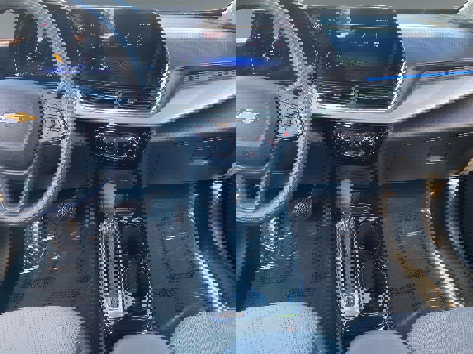 Used 2025 Chevrolet Trax LT image 11