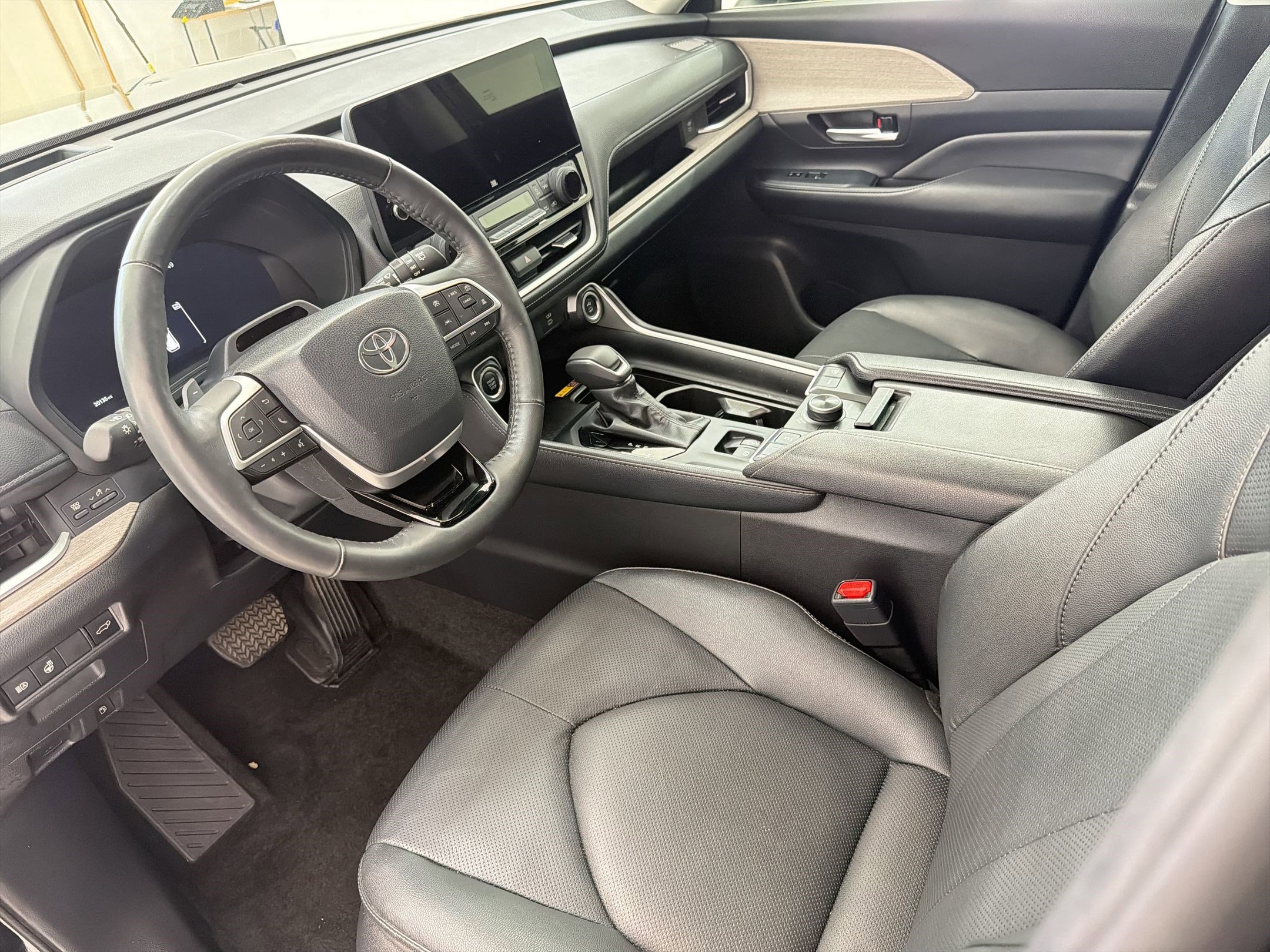 Used 2024 Toyota Grand Highlander AWD image 4