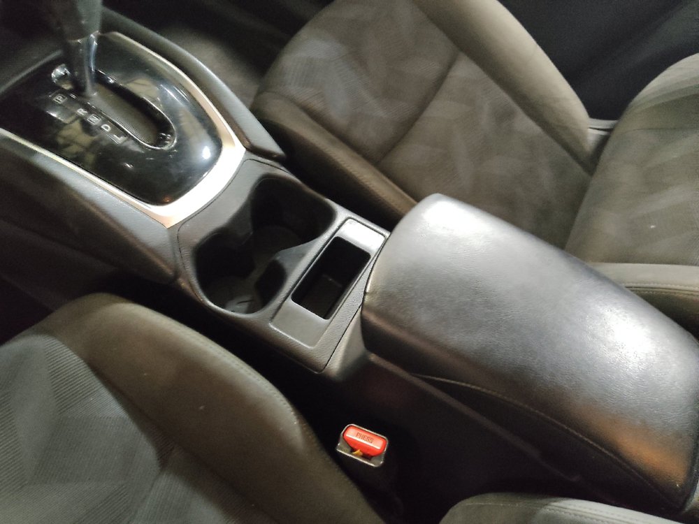 Used 2015 Nissan Rogue S FWD image 26