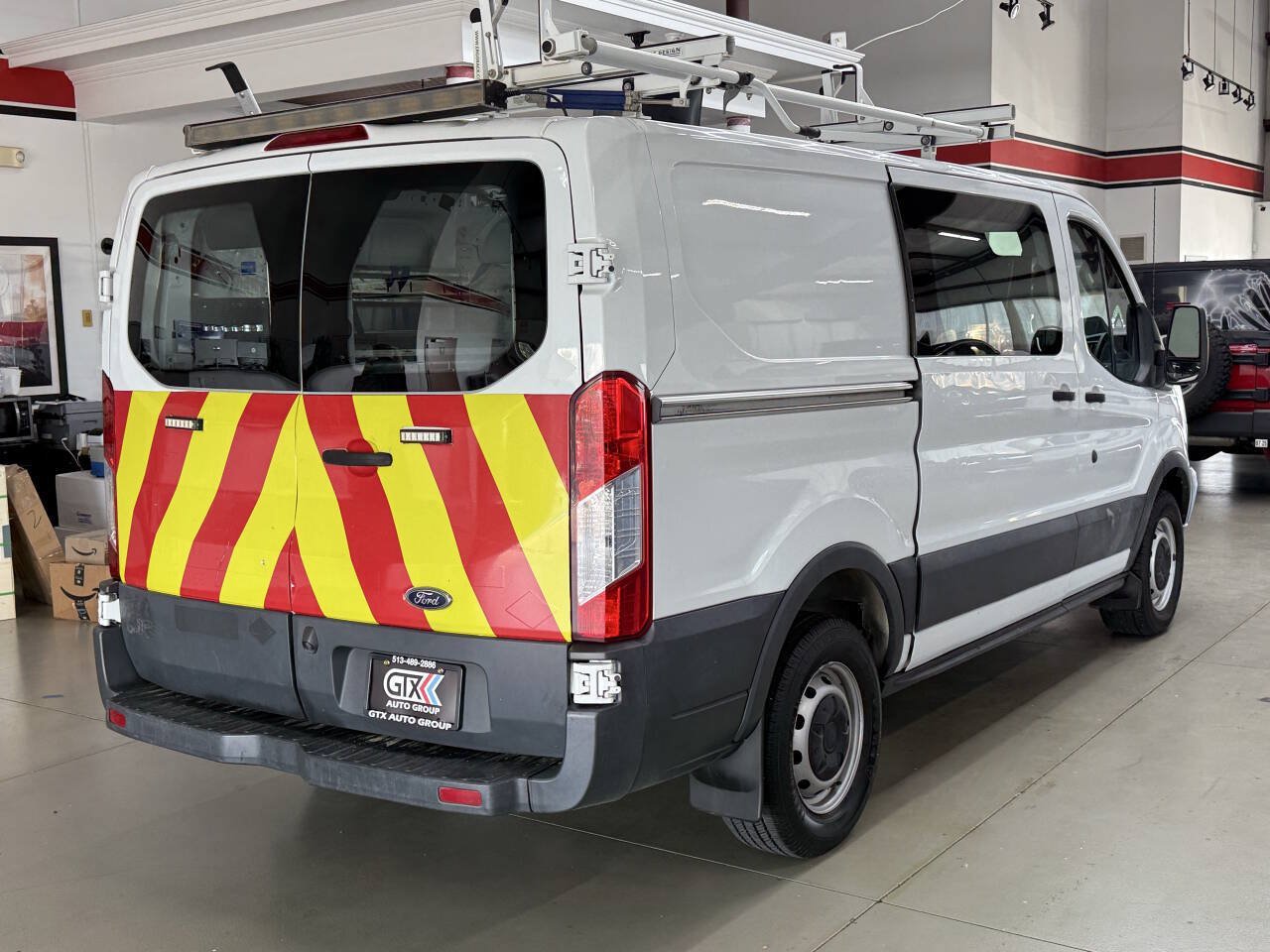 Used 2016 Ford Transit 250 130 Low Roof RWD image 2