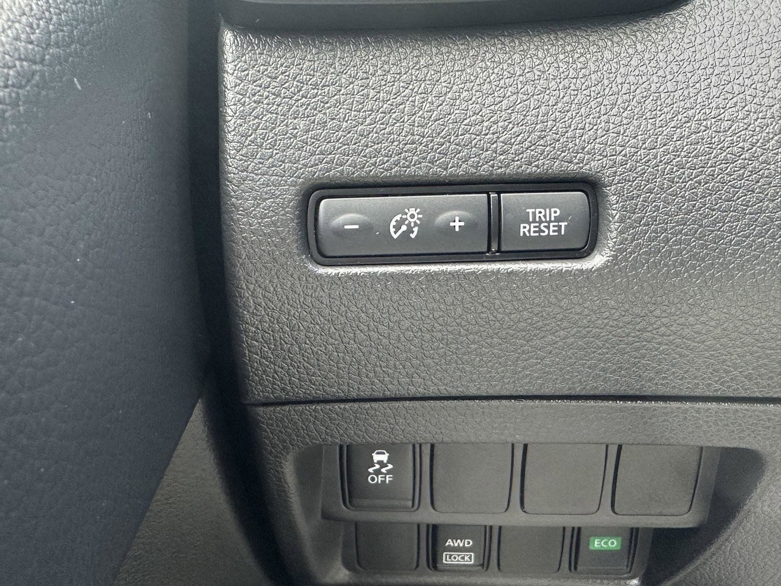 Used 2018 Nissan Rogue Sport S AWD/4WD image 16