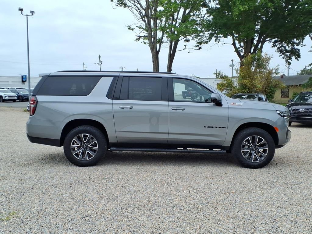 Used 2024 Chevrolet Suburban Z71 w/ Luxury Package AWD/4WD image 11