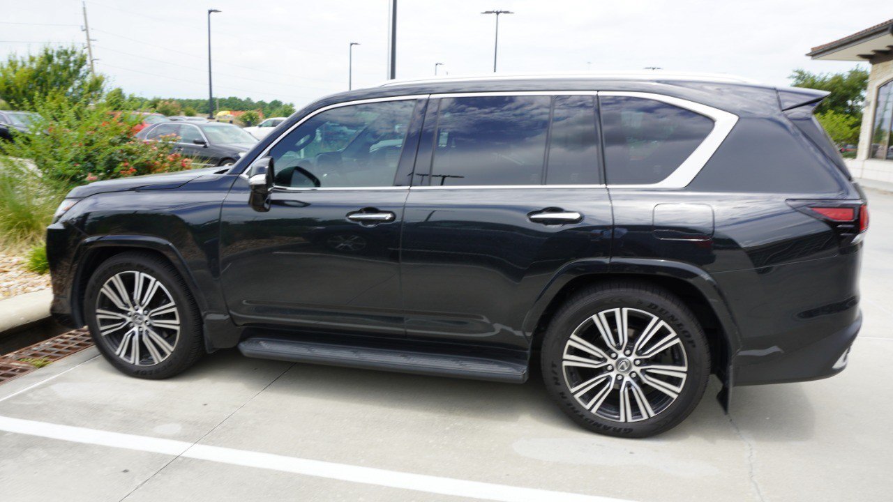 Certified 2026 Lexus LX 600 4WD w/ Accessory Package (Z1) image 5