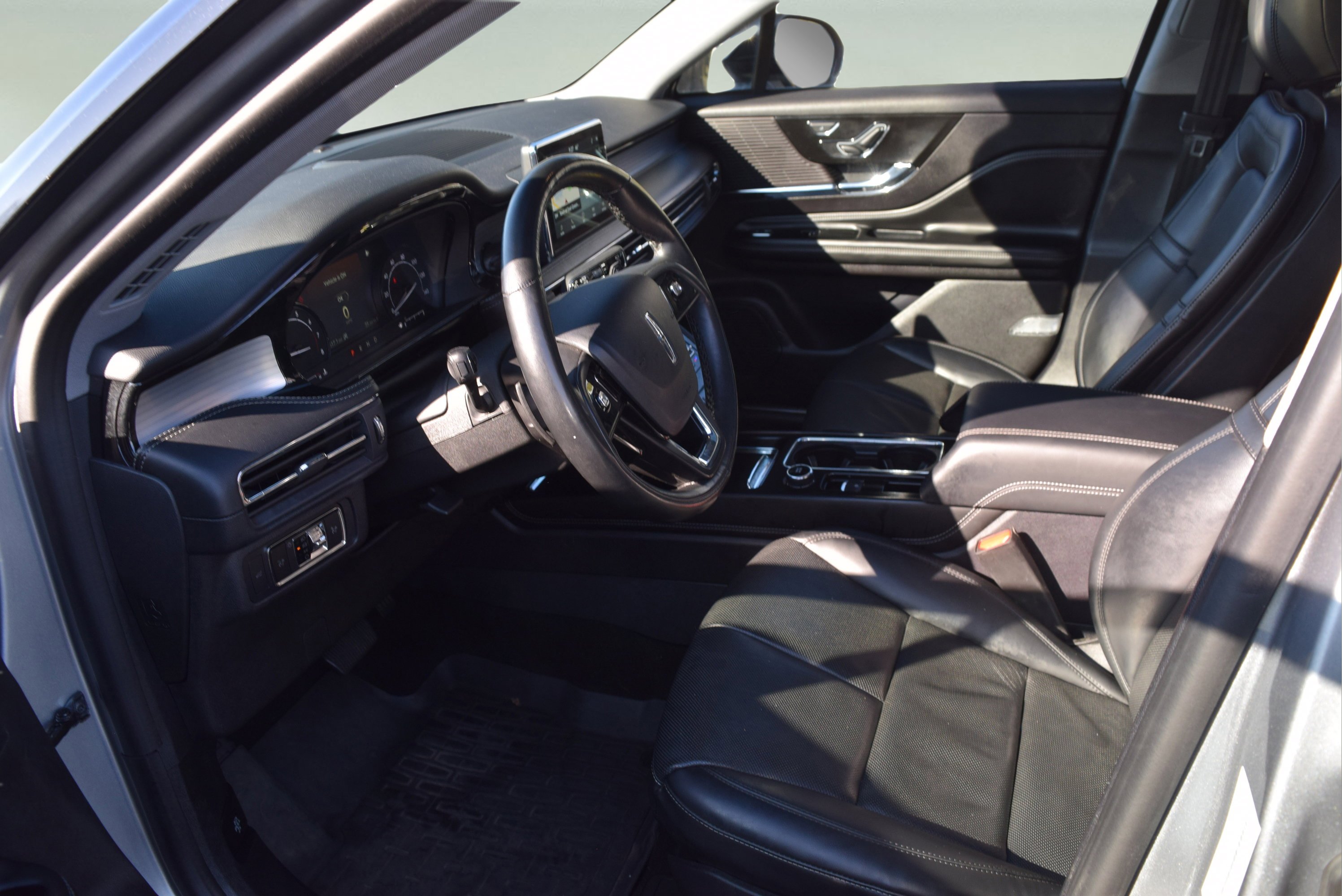 Used 2022 Lincoln Corsair AWD w/ Premium Package image 9