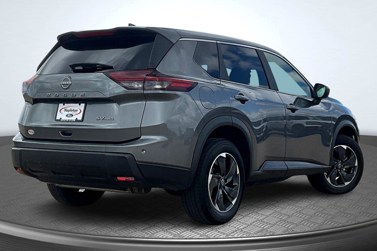 Used 2024 Nissan Rogue SV AWD/4WD image 2
