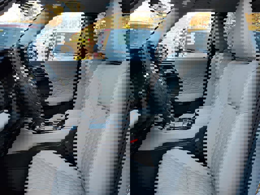 New 2026 Mitsubishi Outlander SEL image 8