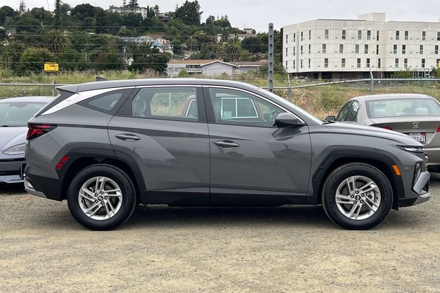 Certified 2025 Hyundai Tucson SE FWD image 3
