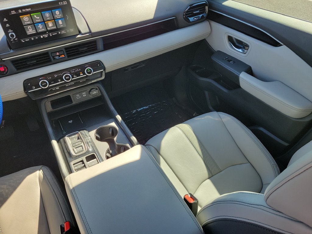Used 2025 Honda Pilot EX-L image 12