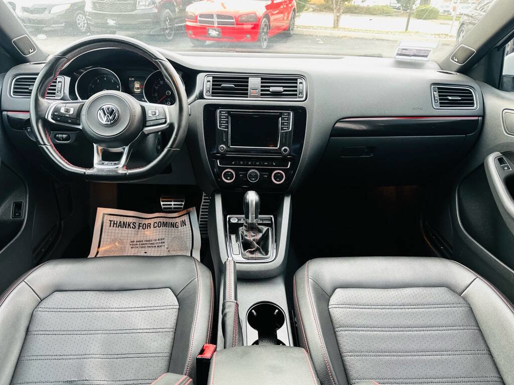 Used 2017 Volkswagen Jetta GLI image 9