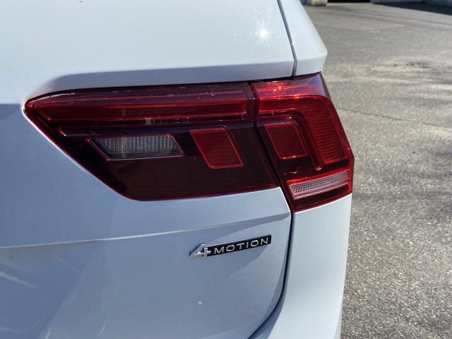 Certified 2022 Volkswagen Tiguan SE R-Line image 33