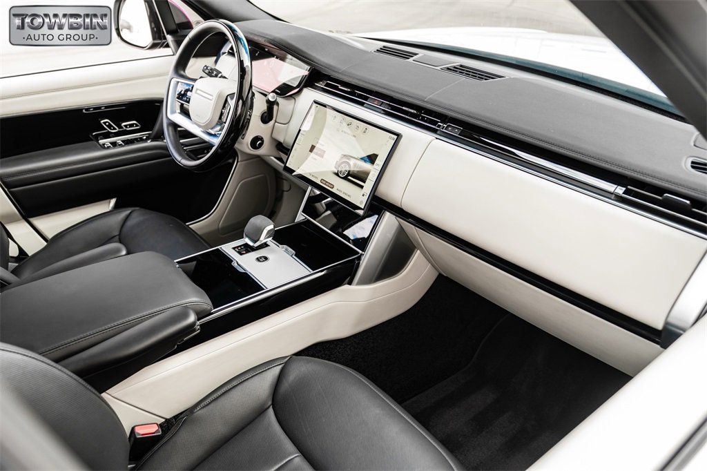 Used 2024 Land Rover Range Rover Long Wheelbase SE image 18