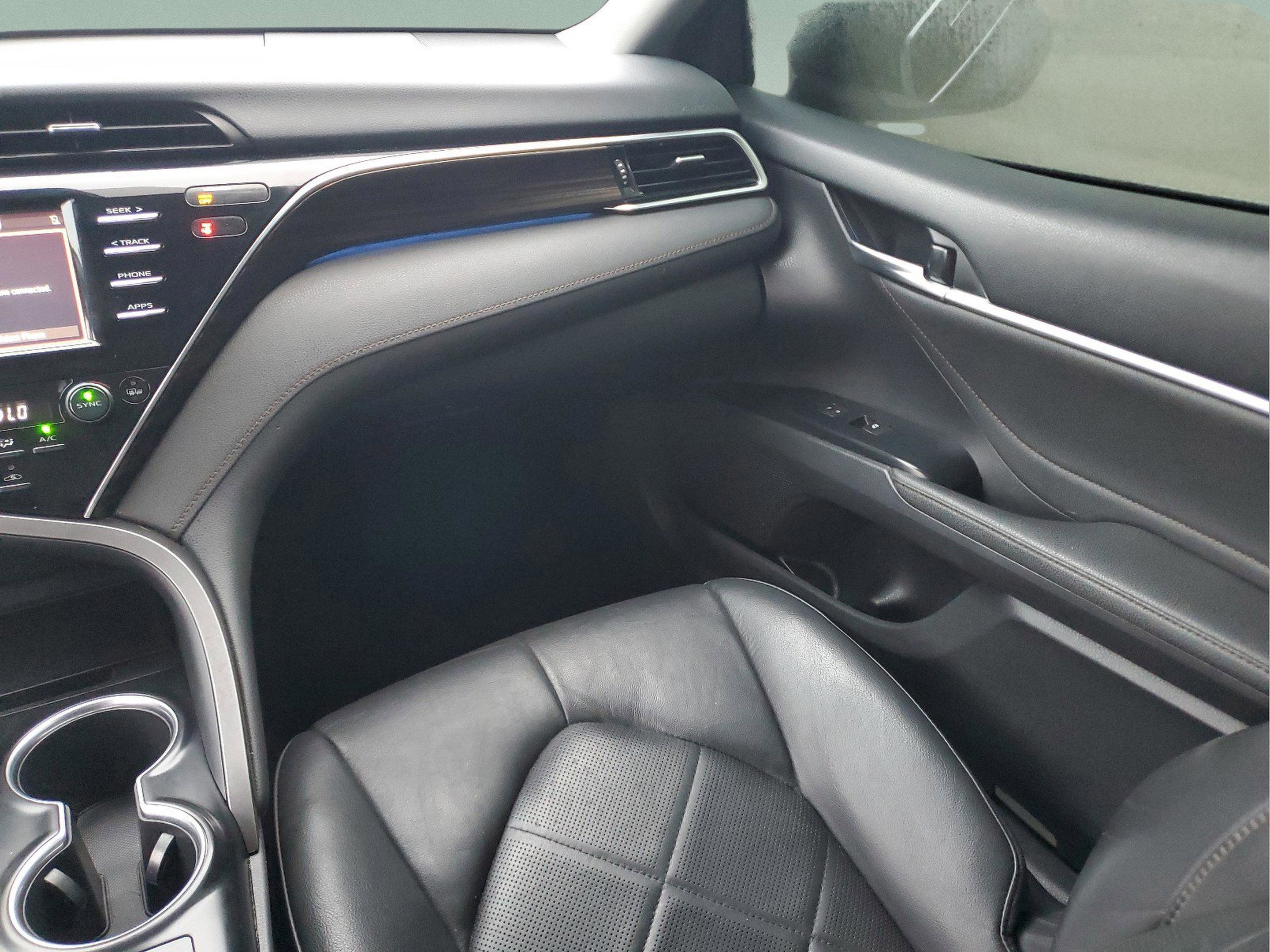 Used 2018 Toyota Camry XLE image 14