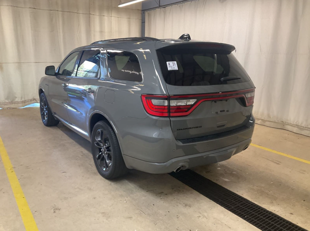Used 2023 Dodge Durango R/T RWD image 3