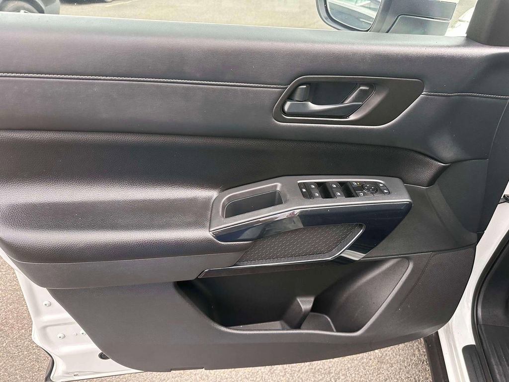 Used 2024 Nissan Pathfinder SV AWD/4WD image 15