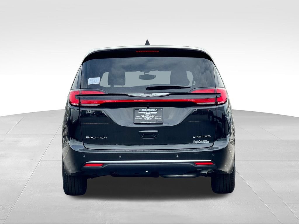 New 2026 Chrysler Pacifica Limited FWD image 6