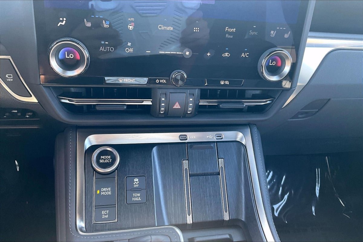 Used 2024 Lexus GX 550 w/ Accessory Package (Z1) AWD/4WD image 22