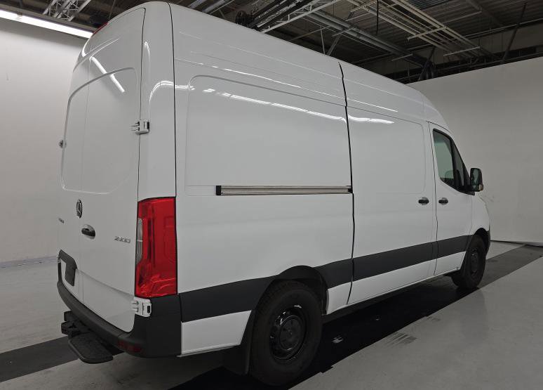 Used 2025 Mercedes-Benz Sprinter 2500 image 3