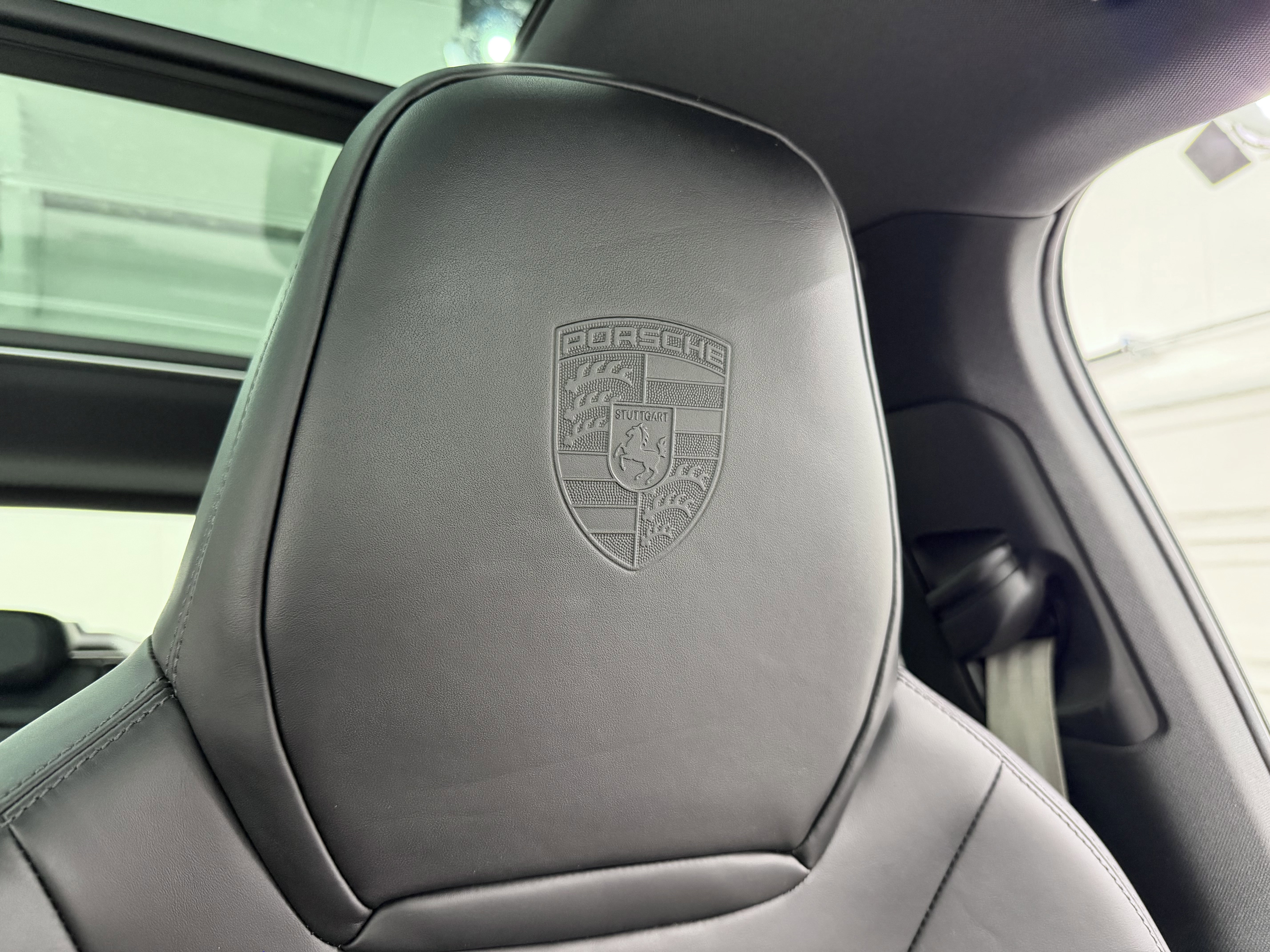 Certified 2023 Porsche Cayenne Platinum Edition image 36