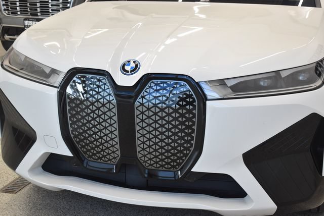 Used 2023 BMW iX xDrive50 w/ Sport Package AWD/4WD image 14