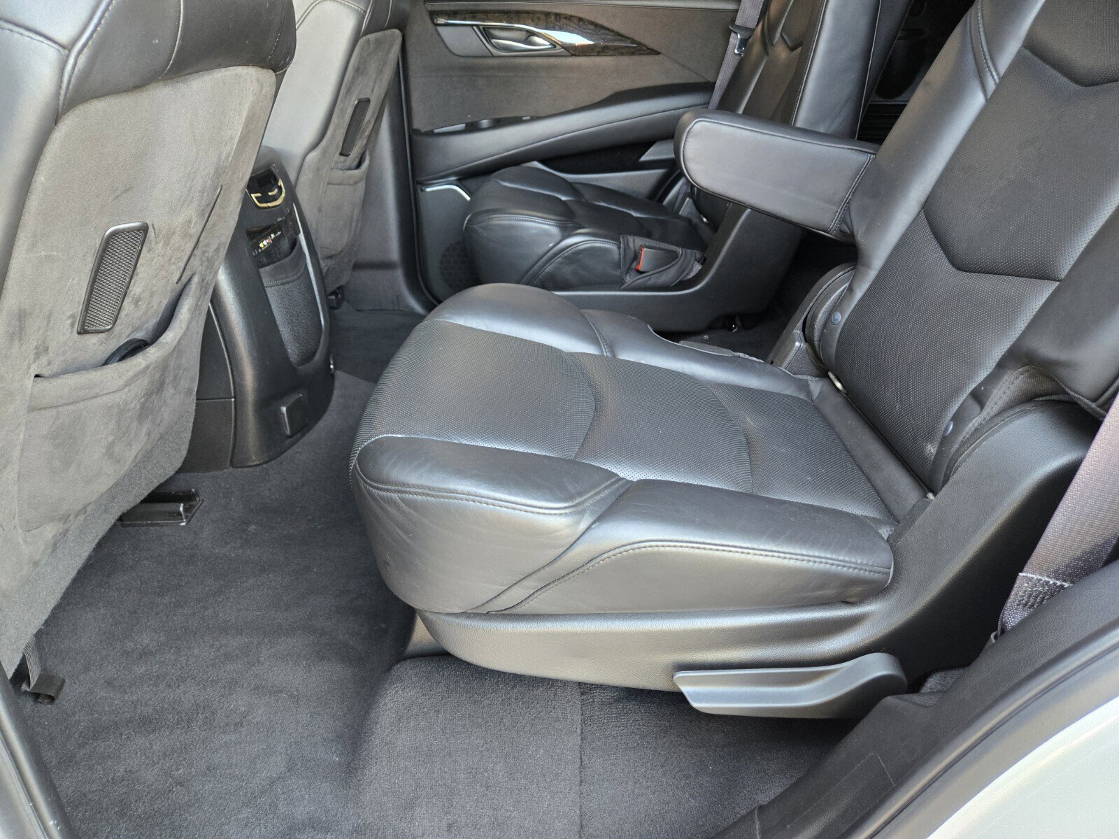 Used 2016 Cadillac Escalade Platinum image 9