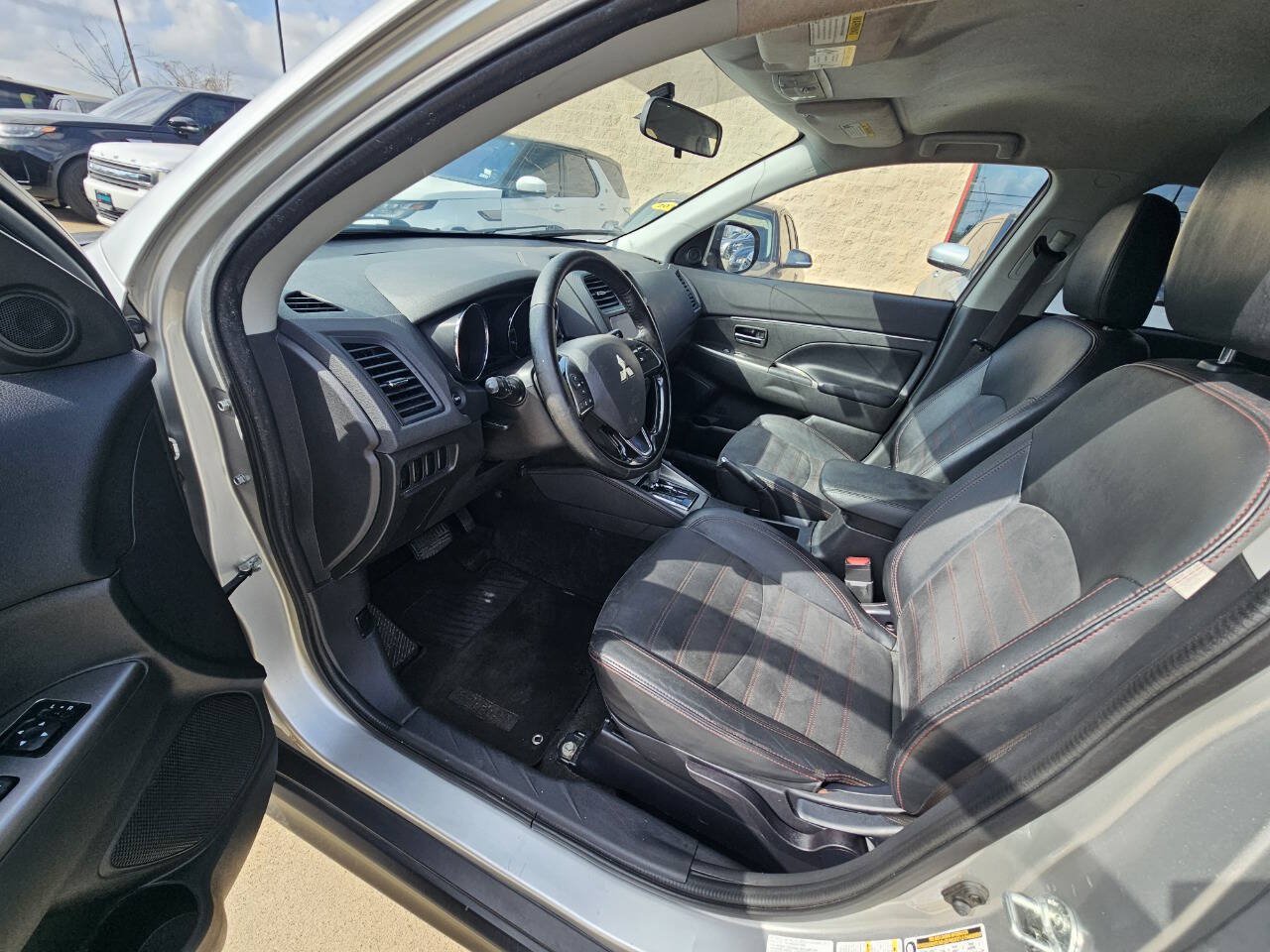 Used 2018 Mitsubishi Outlander Sport SE FWD image 9