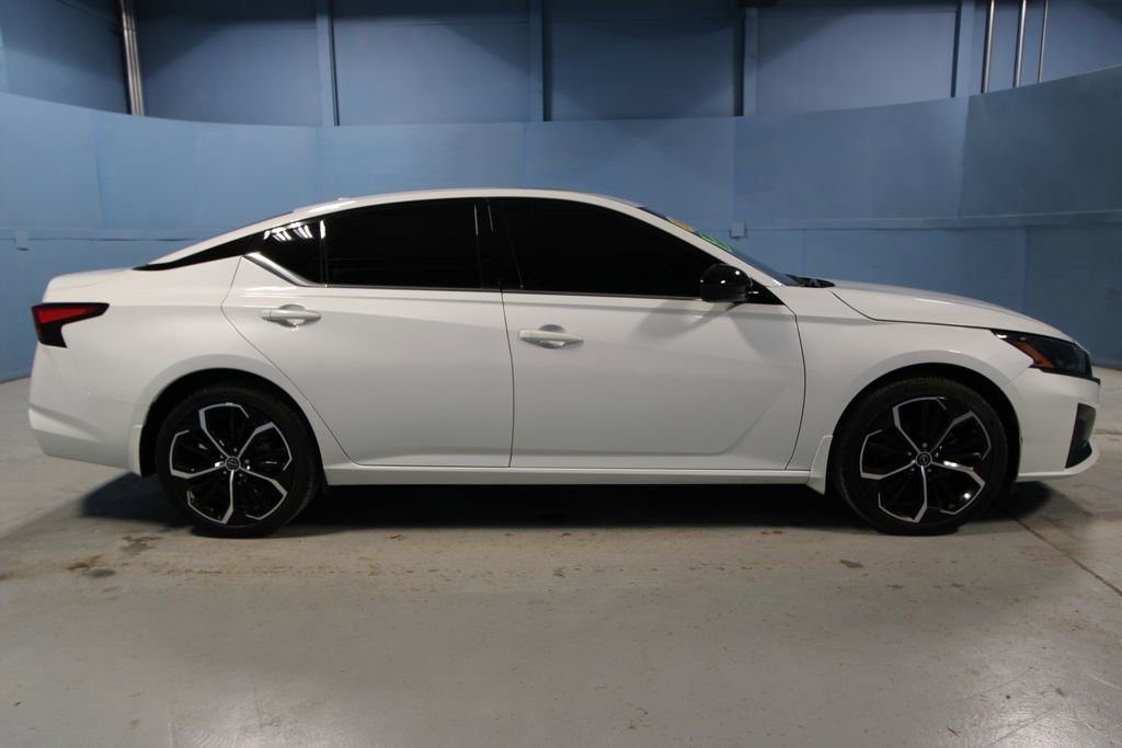 Used 2024 Nissan Altima 2.5 SR w/ SR Premium Package image 31