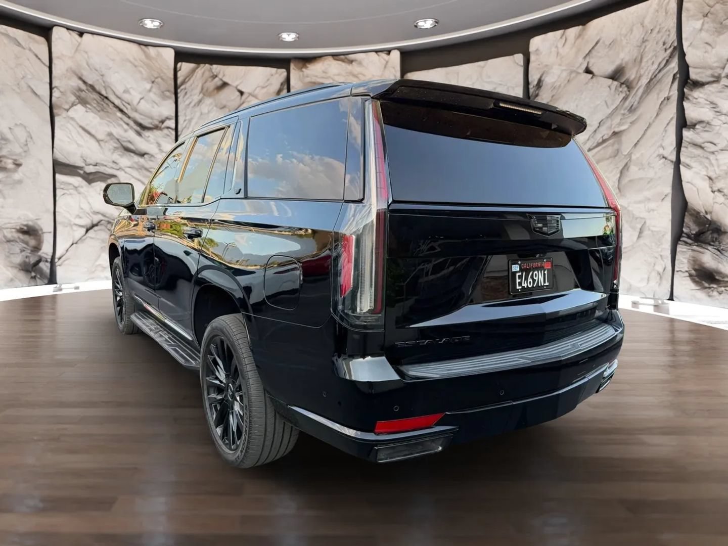 Used 2023 Cadillac Escalade Premium Luxury RWD image 9