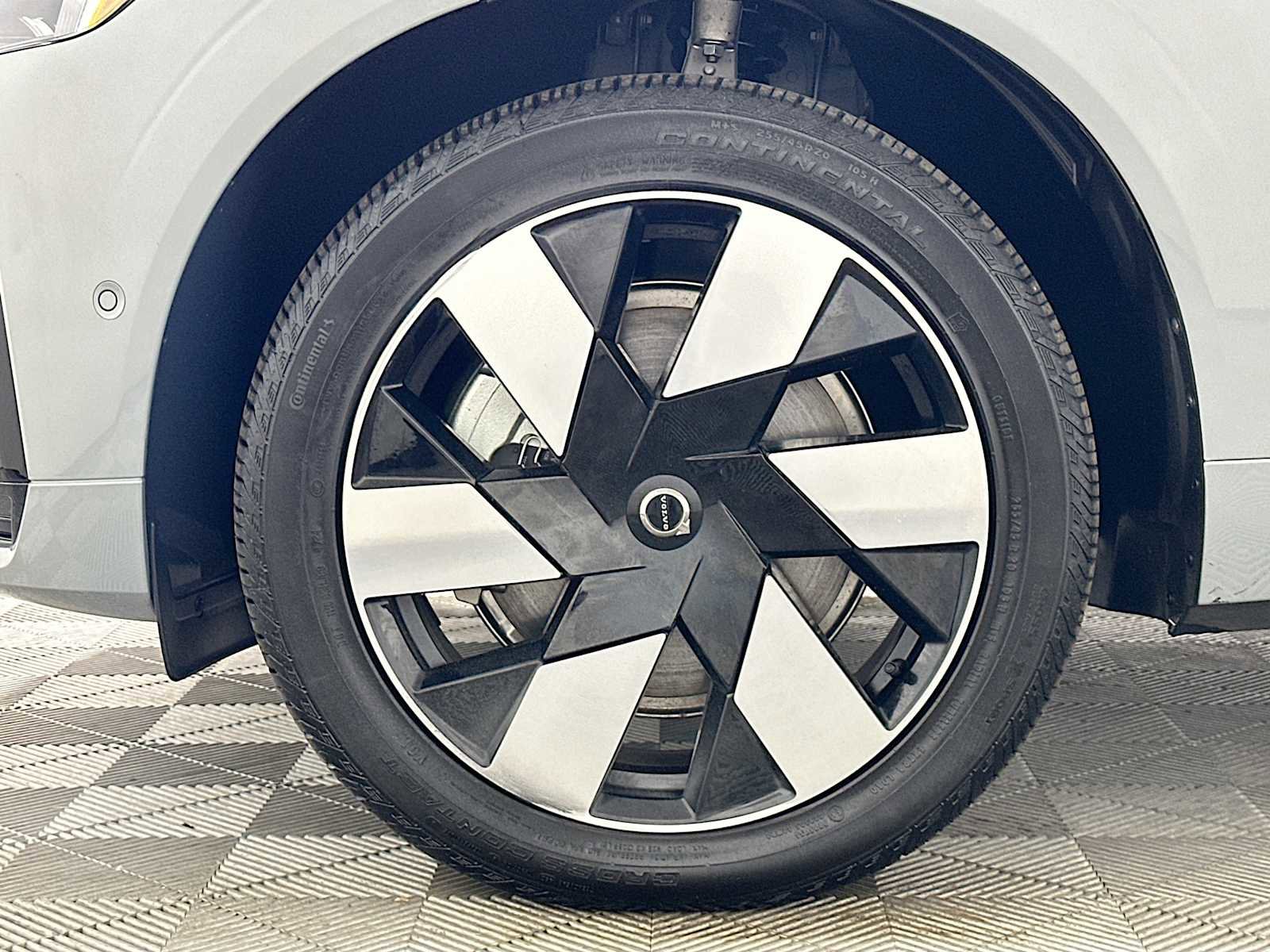 Used 2025 Volvo XC60 T8 Plus w/ Protection Package Premier image 29