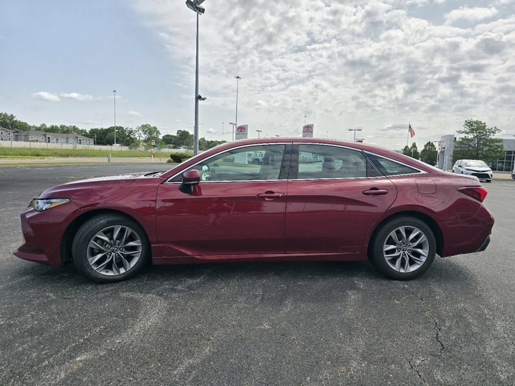 Certified 2019 Toyota Avalon XLE w/ Moonroof Package FWD image 13
