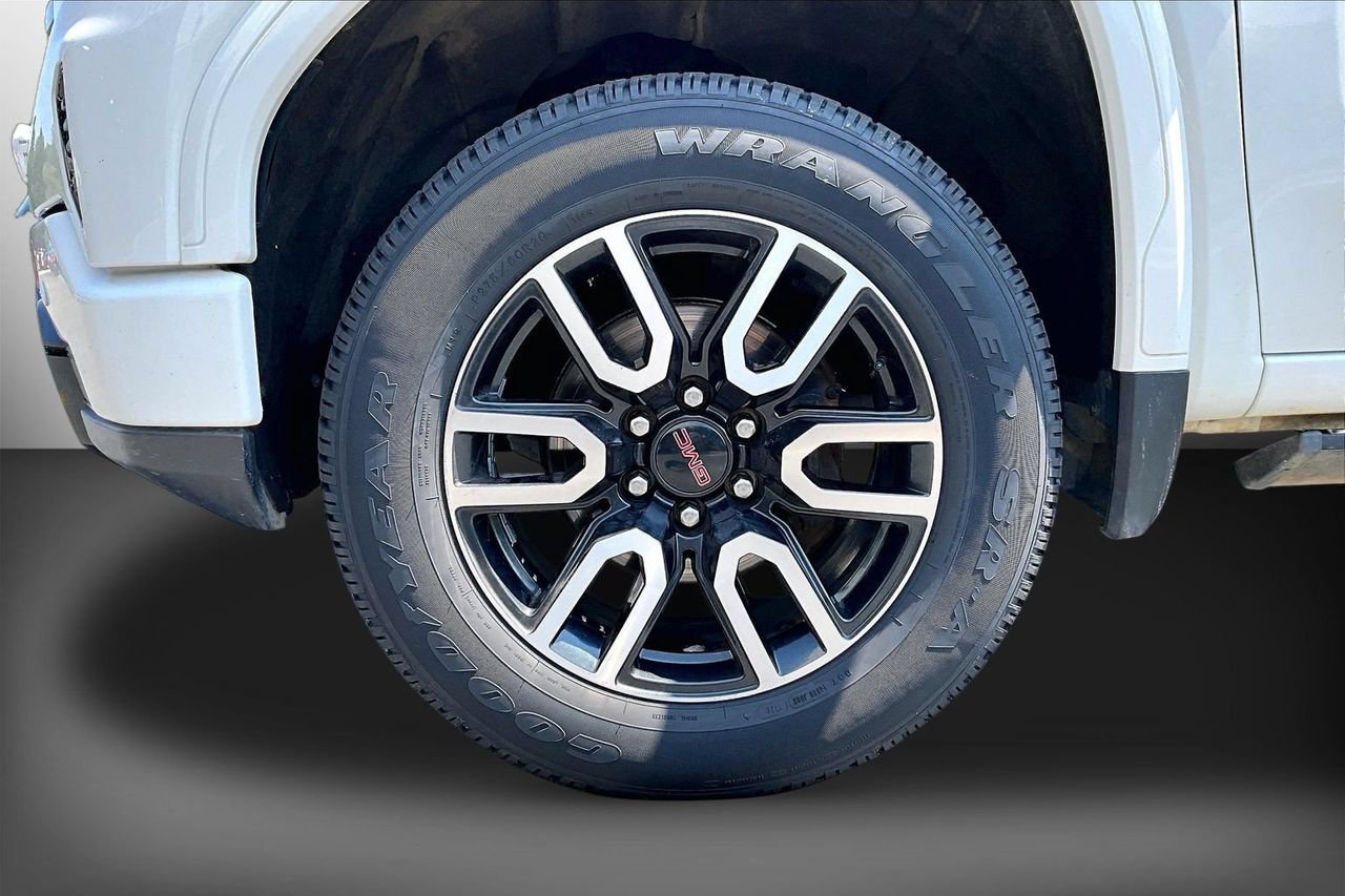Used 2023 GMC Sierra 1500 AT4 w/ Technology Package AWD/4WD image 34
