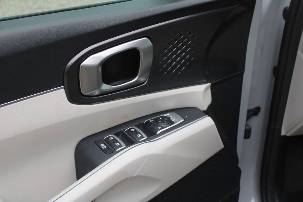 Certified 2025 Kia Sorento S w/ Panoramic Sunroof Package image 19