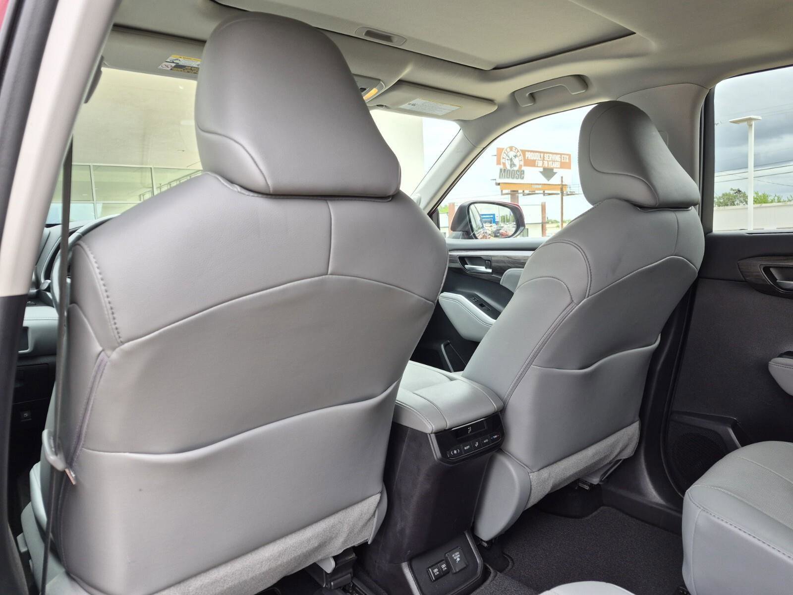 Used 2021 Toyota Highlander Limited AWD/4WD image 20