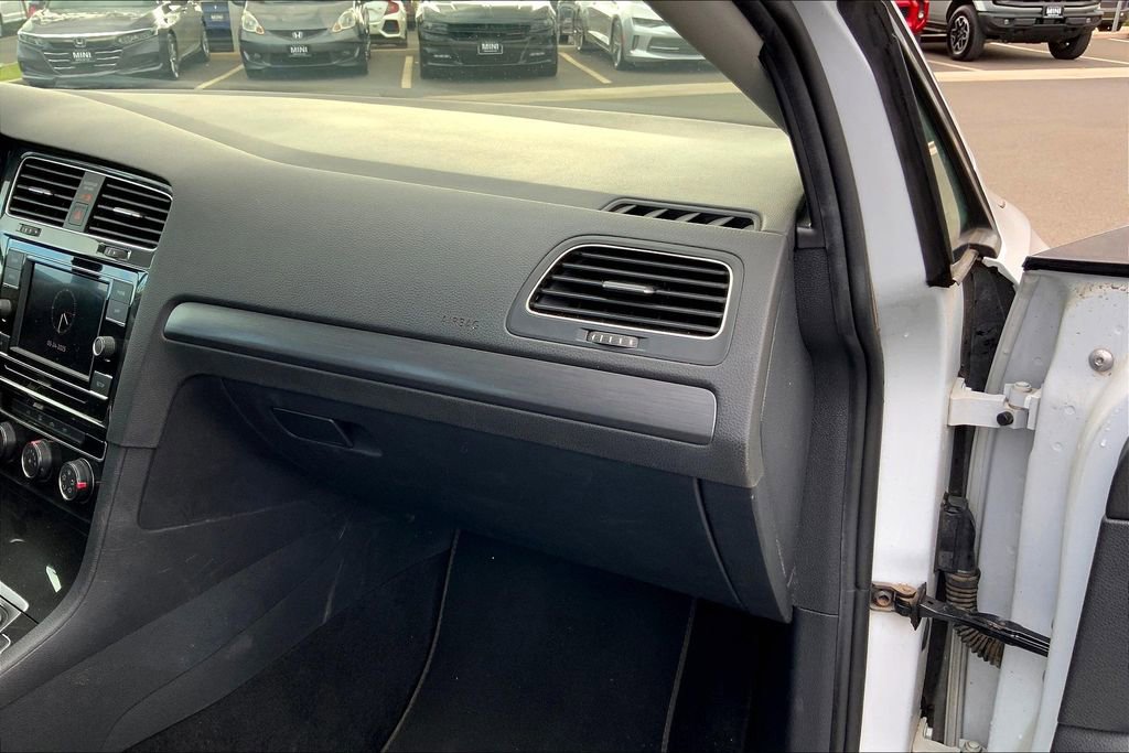 Used 2019 Volkswagen Golf SE image 15
