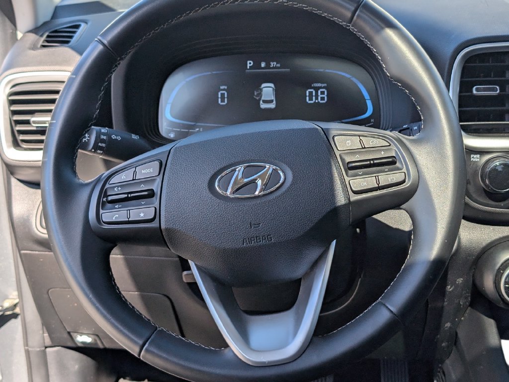 Used 2025 Hyundai Venue SEL FWD image 17