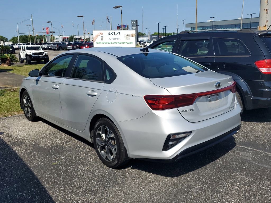Used 2020 Kia Forte LXS FWD image 3
