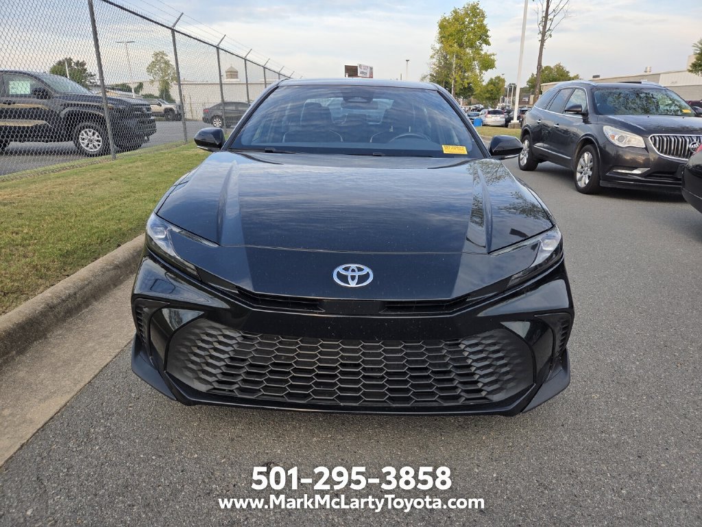 Used 2025 Toyota Camry SE FWD image 2