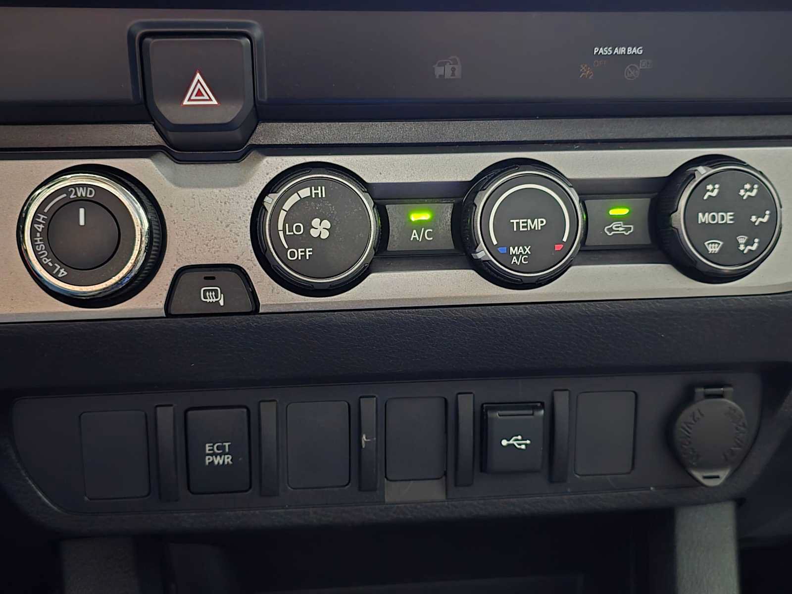 Used 2020 Toyota Tacoma SR AWD/4WD image 14