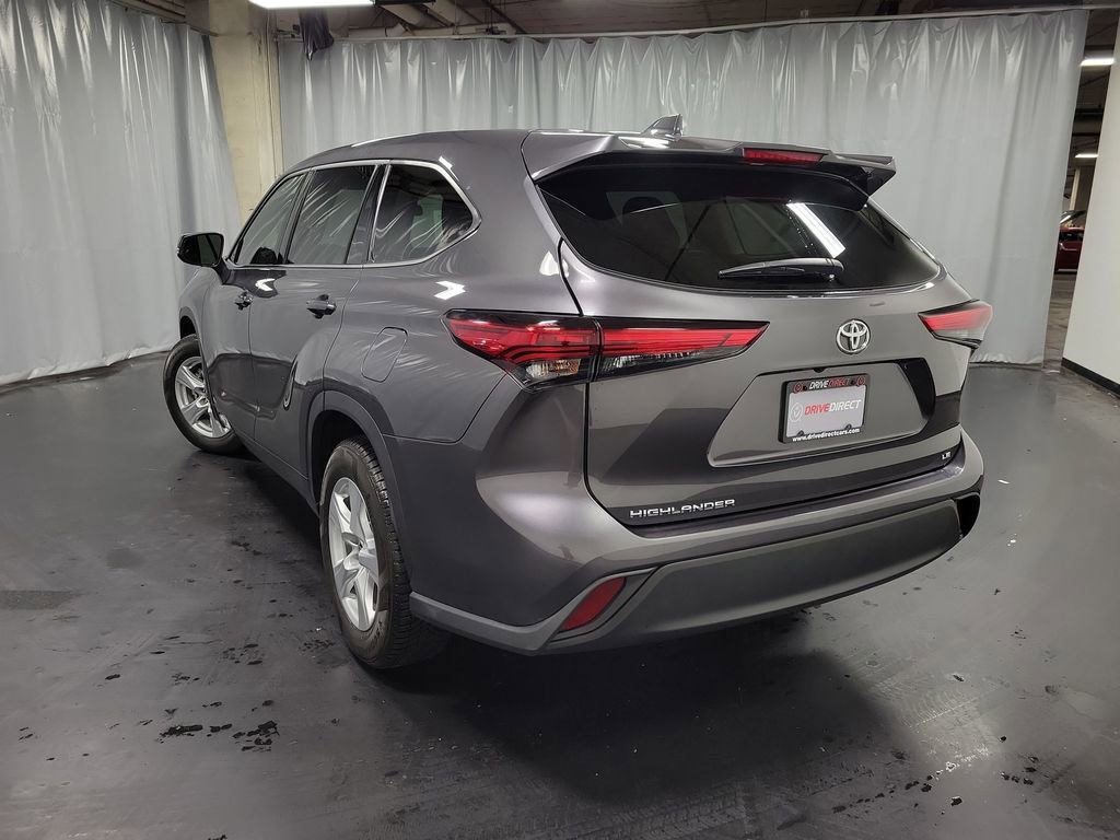 Used 2021 Toyota Highlander LE image 6