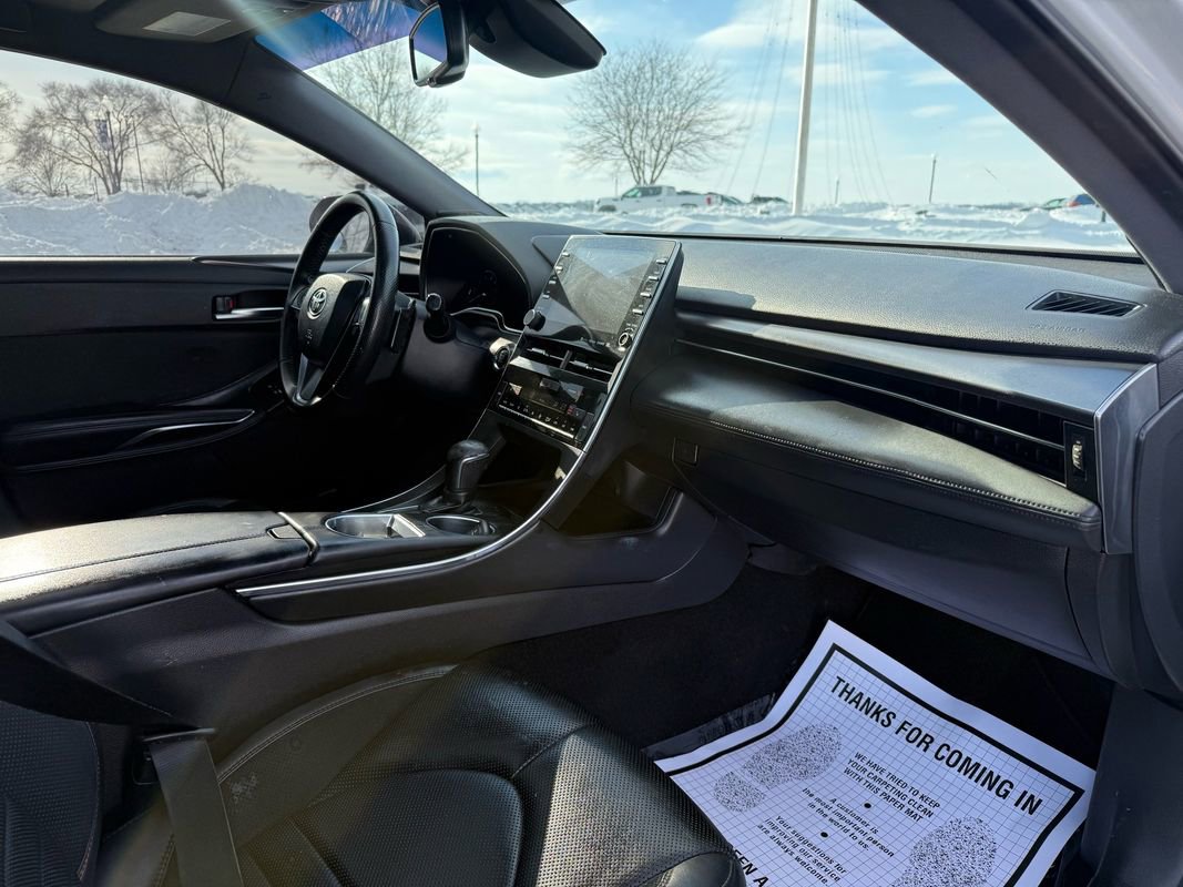 Used 2019 Toyota Avalon XSE image 14