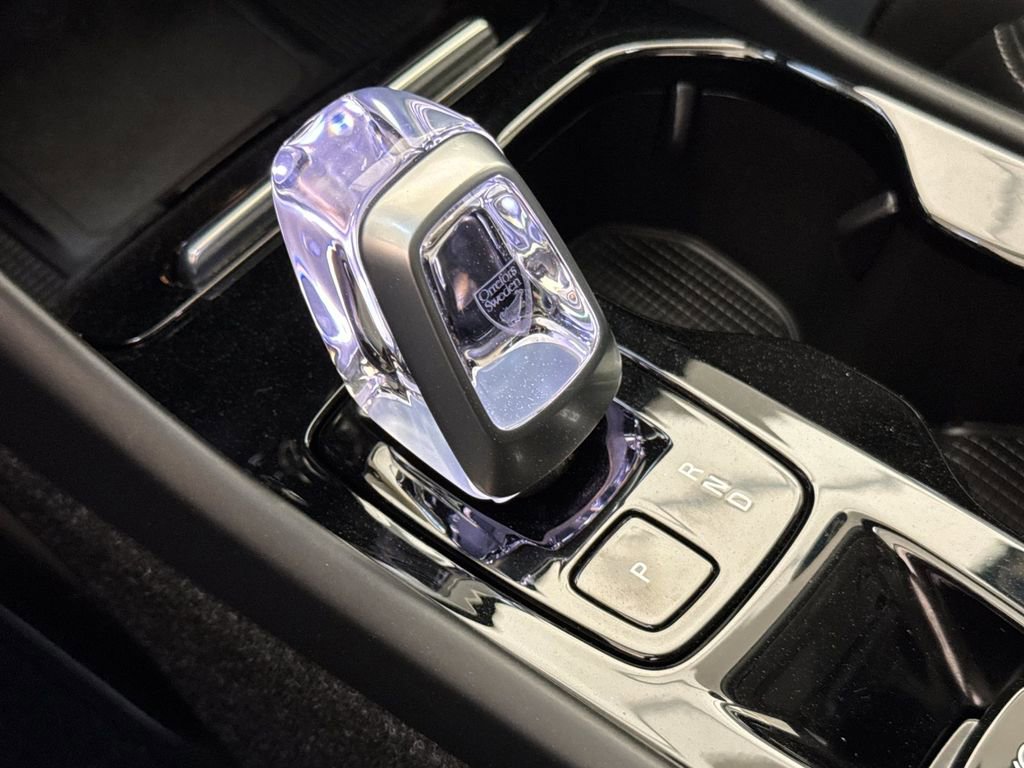 Certified 2023 Volvo XC40 B5 Ultimate image 21