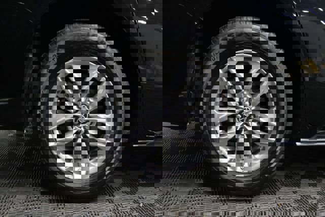 Used 2024 Toyota Sienna LE image 5