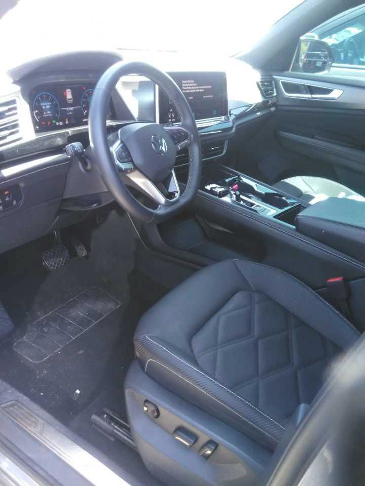 Used 2024 Volkswagen Atlas Cross Sport SE AWD/4WD image 8