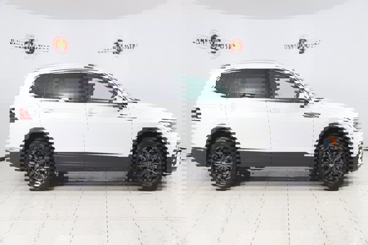 Used 2024 Volkswagen Tiguan SE image 2